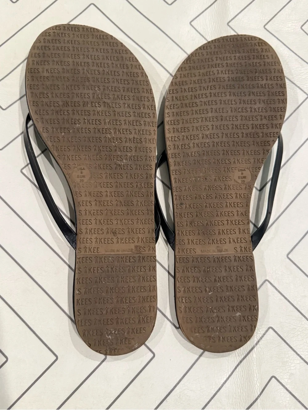 TKEES Liners Black Sandals - Picture 10 of 12
